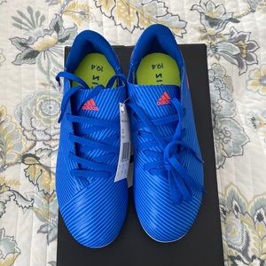 NWT Messi soccer cleats size 4Y